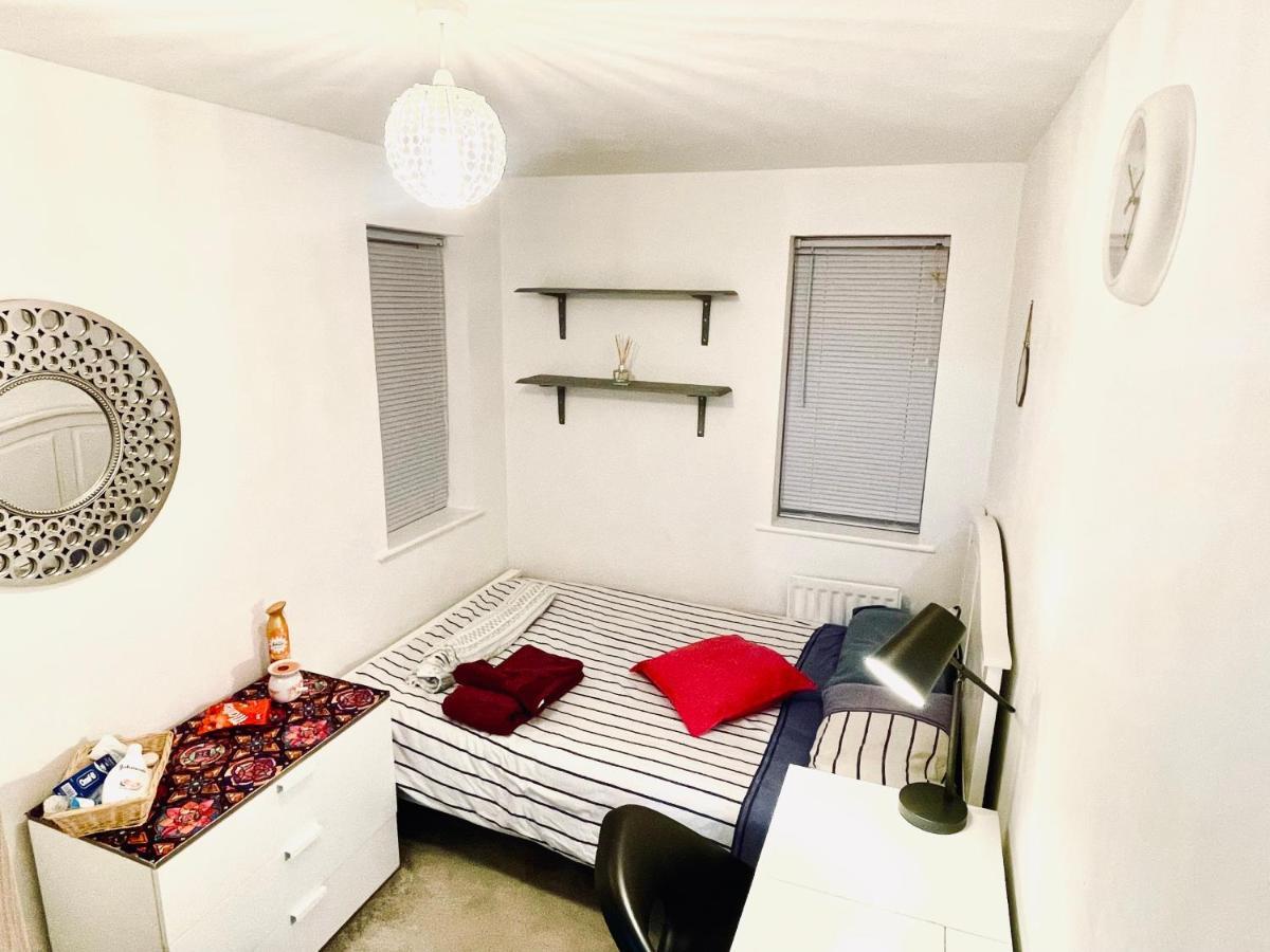 Homestay Private In Bs14 *
